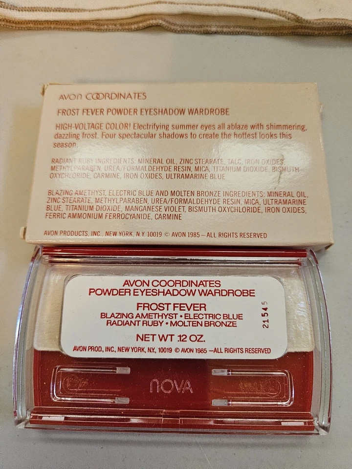 Armario de sombra de ojos vintage 1985 Avon Frost Fever en polvo Foto 2 de 3
