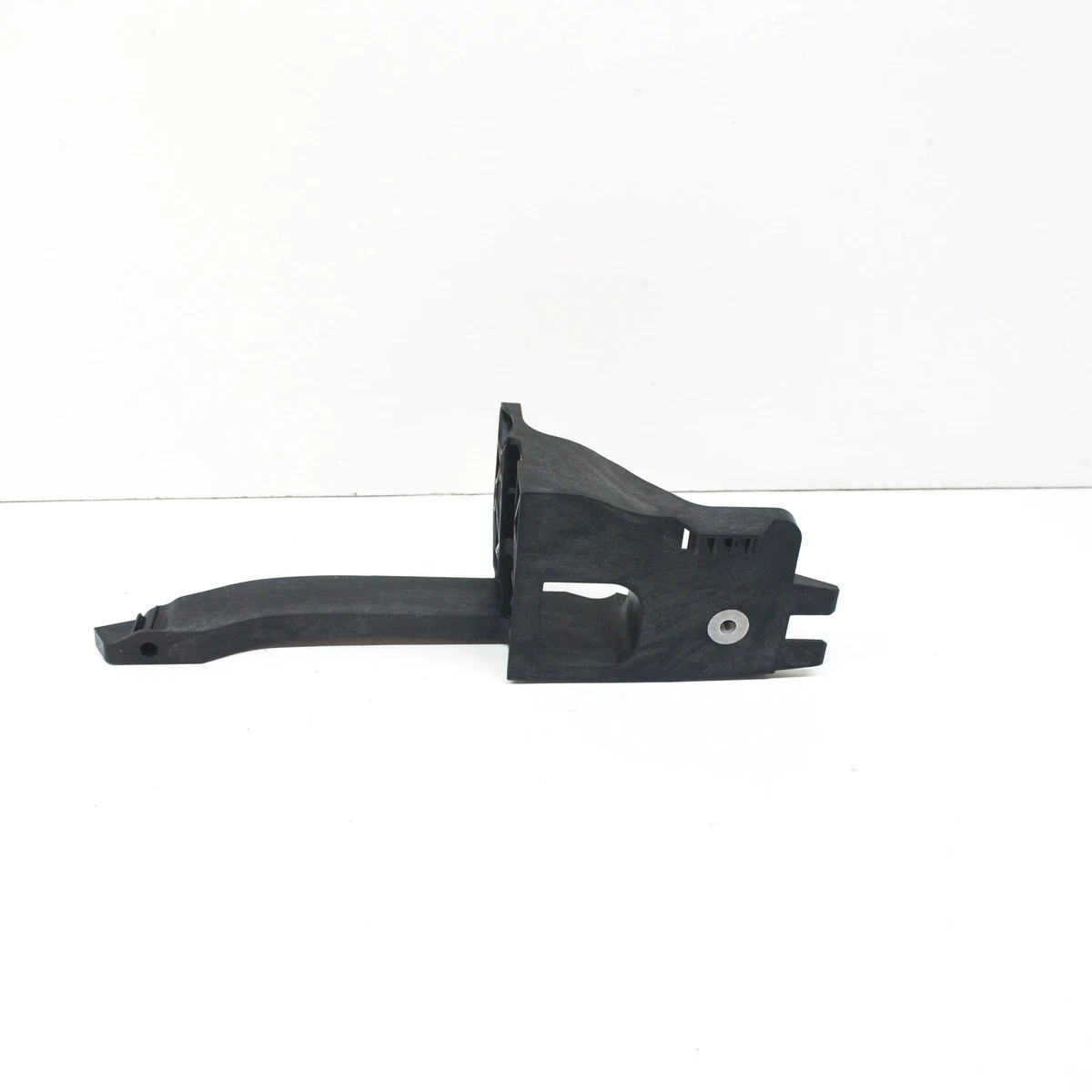 NEW AUDI E-TRON FRONT RIGHT RADIATOR SUPPORT BRACKET 4KE807136  