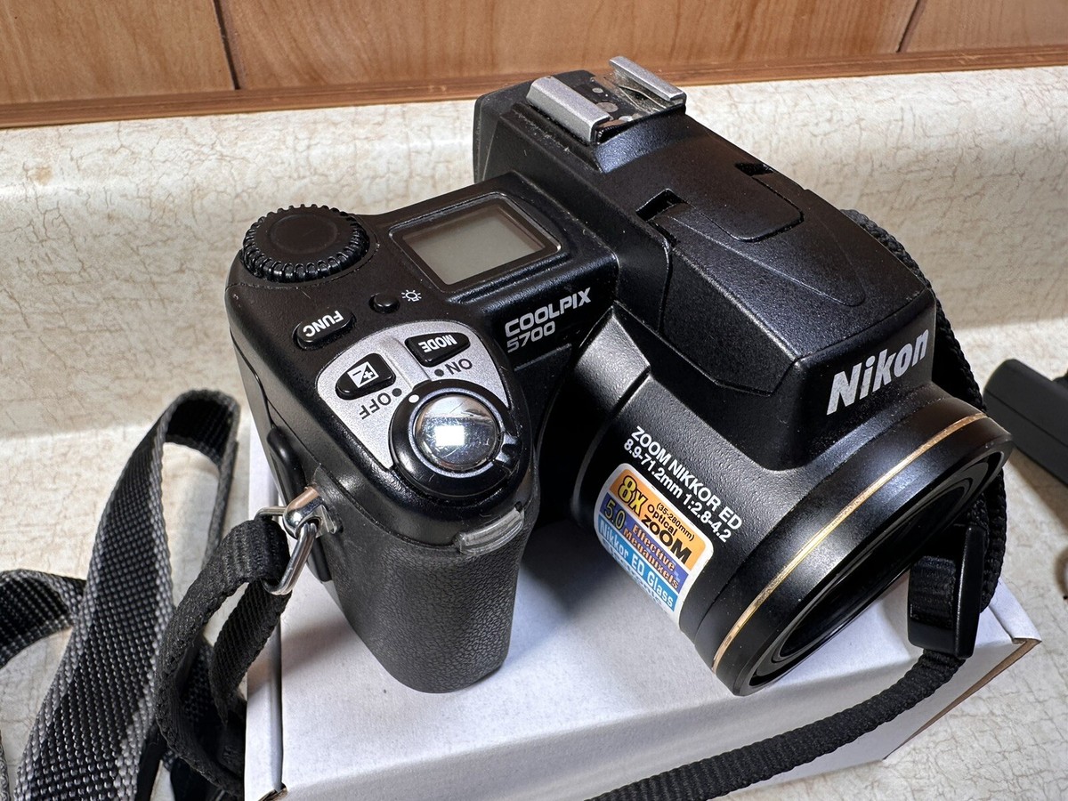 ニコン　ＮＩＫＯＮ　ＣＯＯＬＰＩＸ　５７００ Nikon Coolpix 5700 review: Nikon Coolpix 5700 - CNET