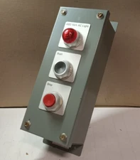 NEW WESTINGHOUSE OILTIGHT 3-UNIT PB CONTROL STATION 480V PILOT PB1ES33U2CA