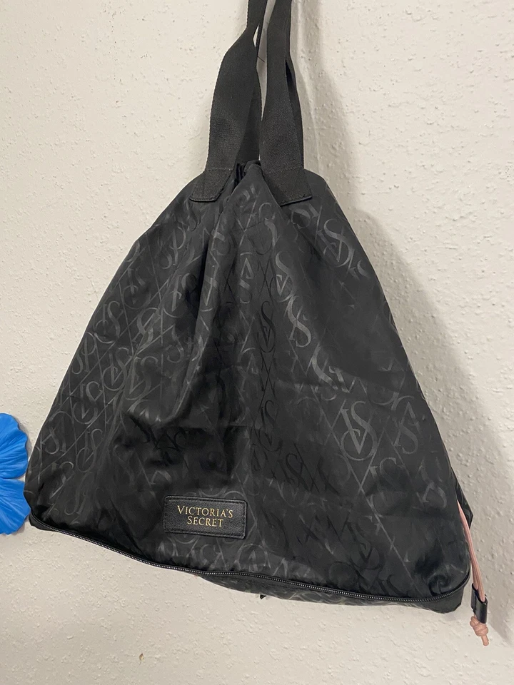 Victoria’s Secret Lightweight Packable CARRY Drawstring Tote Bag BLK Logo Zips - Image 3 of 4