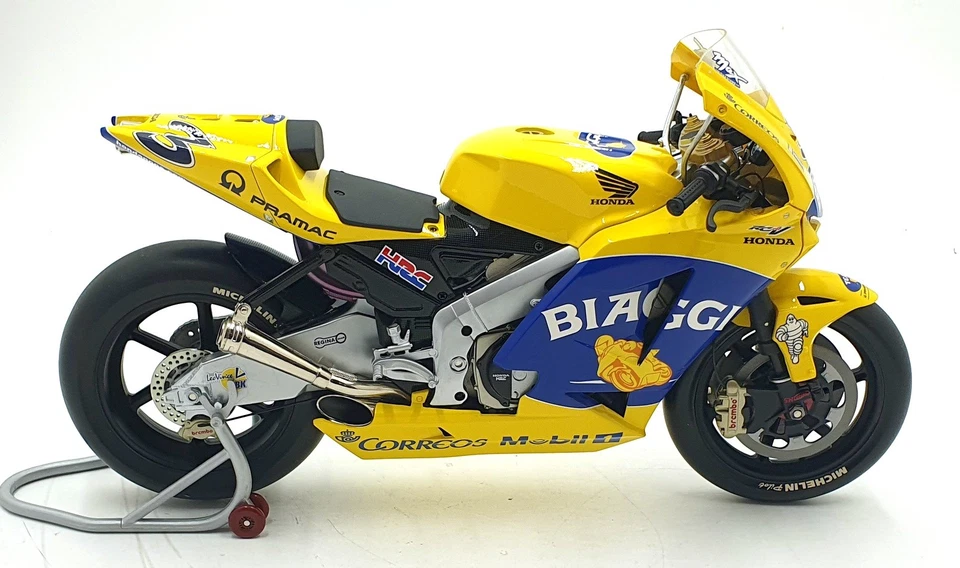 Minichamps 1/6 Scale 062 037103 - Honda RC211V Camel Pramac Pons M.Biaggi 2003 - Image 4 of 4