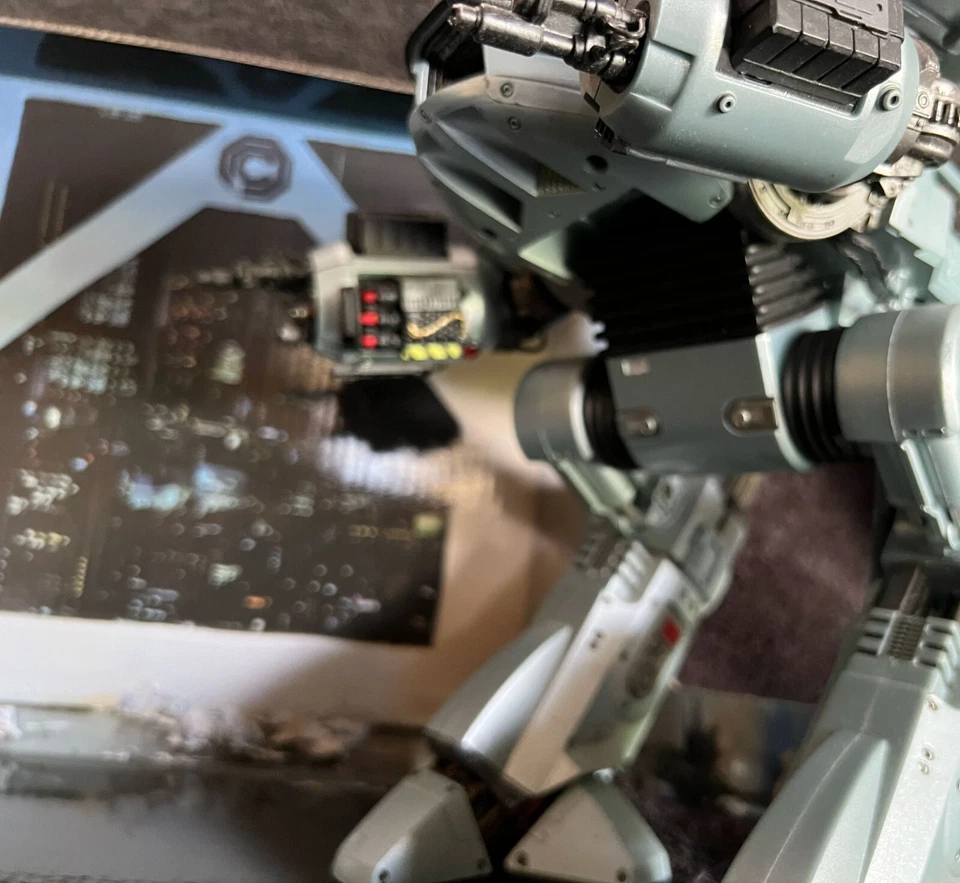 ROBOCOP & ED-209 • OCP STANDOFF • NECA ROBOCOP SERIES - Image 4 of 4