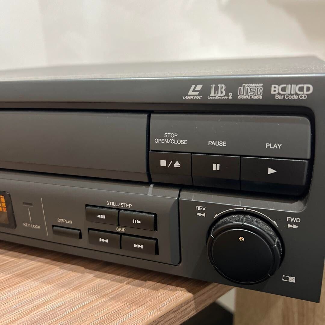 Junk Pioneer CLD-V2600 Laser Disc LD Player CD-CDV-LD AC120V Junk Pioneer CLD-V2600 Laser Disc LD Player CD-CDV-LD AC120V