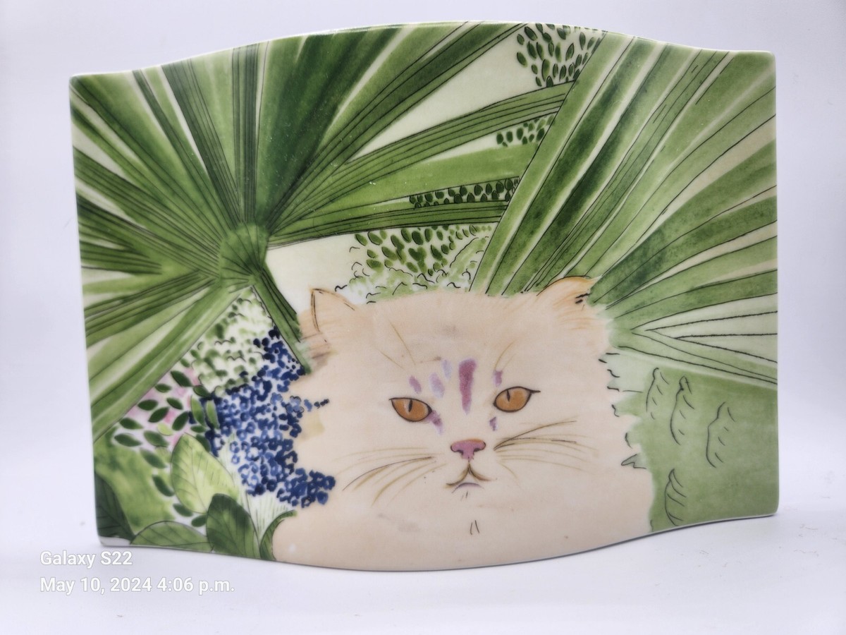 Minou-ette by C. Pradalié. Porcelain 1985 vase with White kitten
