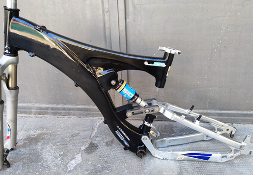 TELAIO MTB BIANCHI BLACK WINDOW REPARTO CORSE CARBONIO , VINTAGE MTB RETRO 26 - Foto 3 di 13