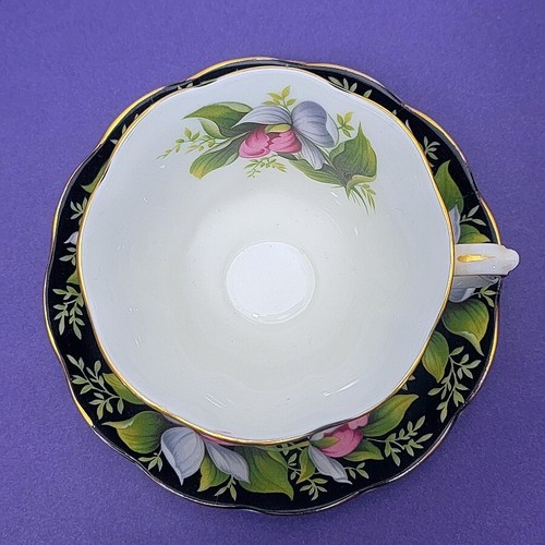 Royal Albert England "Lady's Slipper" Tea Cup & Saucer 745 - Picture 3 of 6