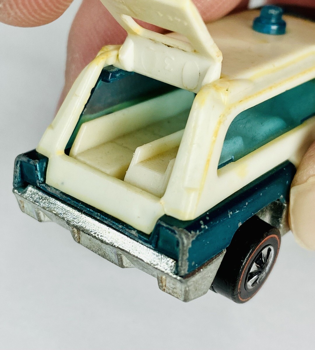 Hot Wheels Redline 1969 Heavyweights Ambulance | eBay