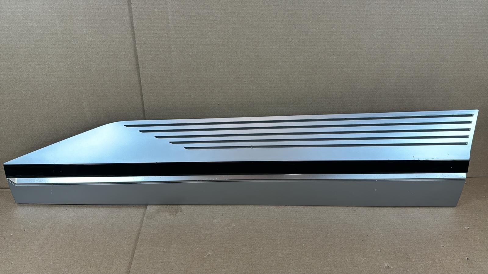 2022-2024 IONIQ 5 Limite ⭐ OEM ⭐ FRONT Door Lower Molding Left GRAY ⭐ 87721GI100