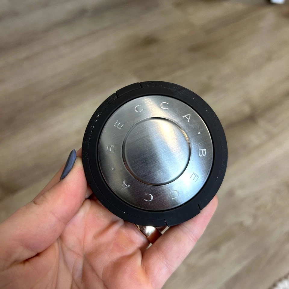 New Smashbox X Becca Shimmering Skin Perfector Pressed Champagne Pop Highlighter - Image 4 of 4