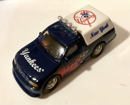 🏁 WHITE ROSE COLLECTION New York Yankees Team 1999 Ford Pickup Truck 1:64 🏁 - Picture 2 of 8