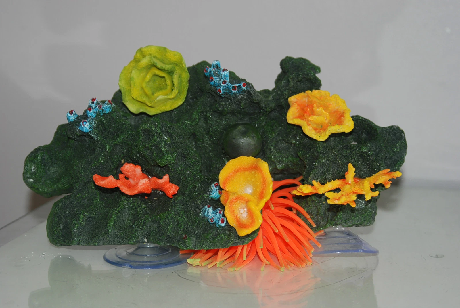 Aquarium Large Reef Decoration & Suckers For Attatching To Glass 30 x 18 x12 cms