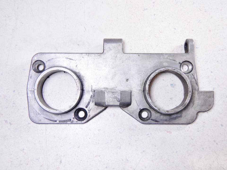 73 YAMAHA TX500 CARBURETOR MOUNTING PLATE BRACKET - Image 2 of 4