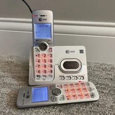 AT&T EL52203 Telephone Answering System Base + 2 Cordless Handsets