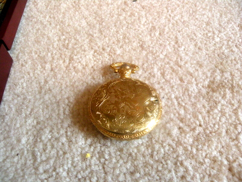 VINTAGE GOLD TONE BASS FISHING POCKET WATCH IN CASE W/ CHAIN - Picture 7 of 13