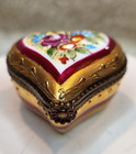 Beautiful Heart Shaped Limoges Peint Main Porcelain Trinket Box.  Signed. — photo 3