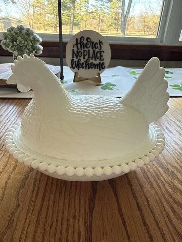 VTG White Milk Glass Beaded Chicken Hen on Nest Covered Dish 5 1/2 "x7"