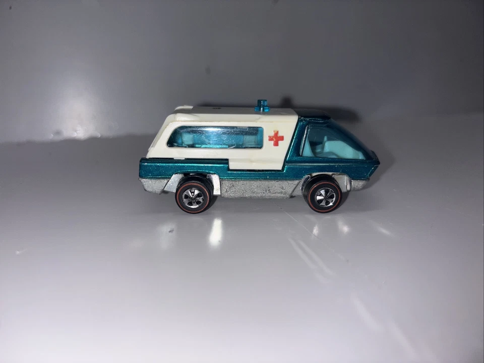 Hot Wheels Redline Ambulance - HEAVYWEIGHTS. EXCELLENT CONDITION……….!!!!!! - Image 4 of 4