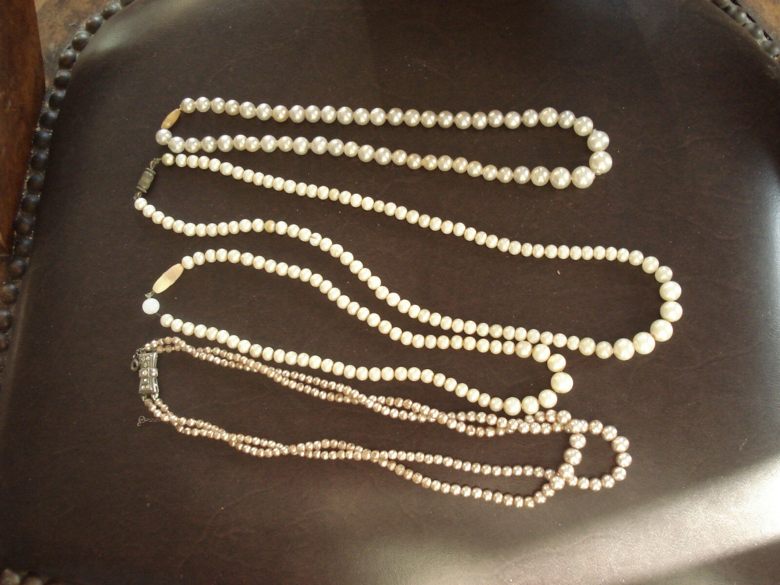 Lot de 7 colliers de perles anciens Art Déco pour restaurer vos parures vintage
