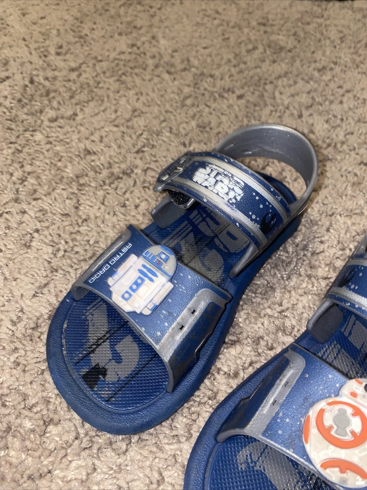 ZAPATOS STARWARS GRENDENE TALLA 11 NIÑOS R2D2/BB8 ¡PINS! ¡ENVÍO RÁPIDO! ¡LIGERAMENTE USADO! Foto 2 de 4