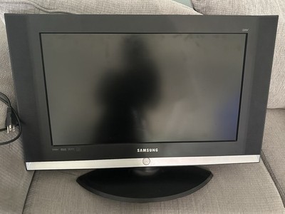 Samsung LN-S3241D LCD Flat Screen TV 720p HD Black HDMI VGA Component 2006