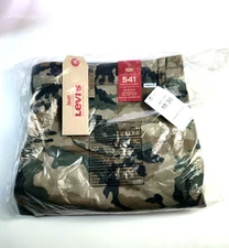 Levis Mens Relaxed Fit Camouflage Cargo Pants Green Camo  Size 40x30 NWT