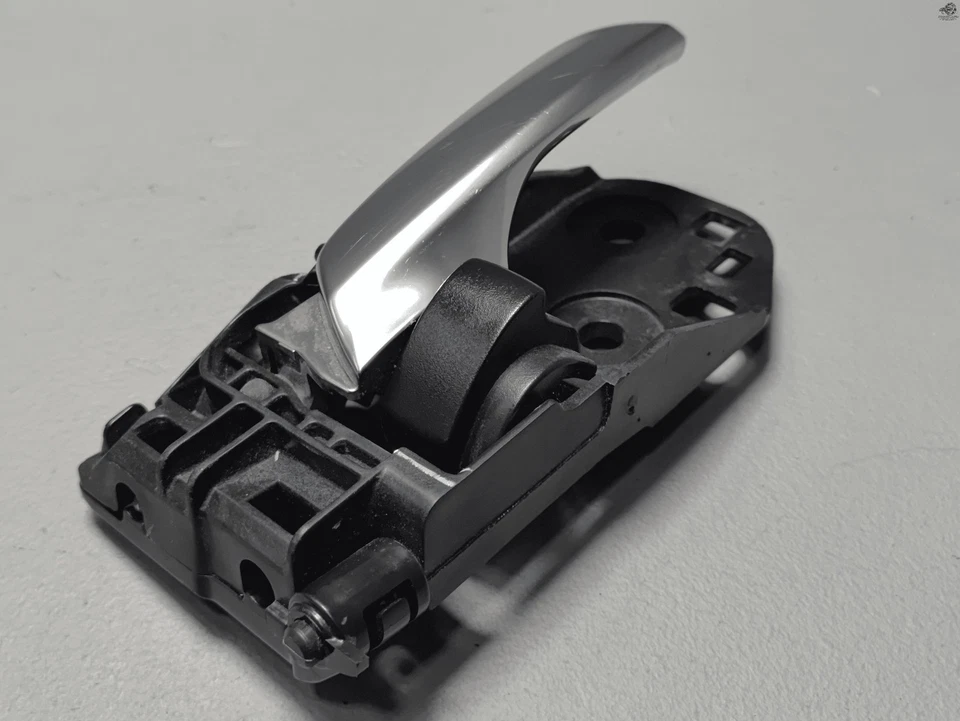 Maçaneta interna interna do lado do passageiro traseiro ou dianteiro fabricante de equipamento original 2014-2020 Acura MDX - Imagem 3 de 4