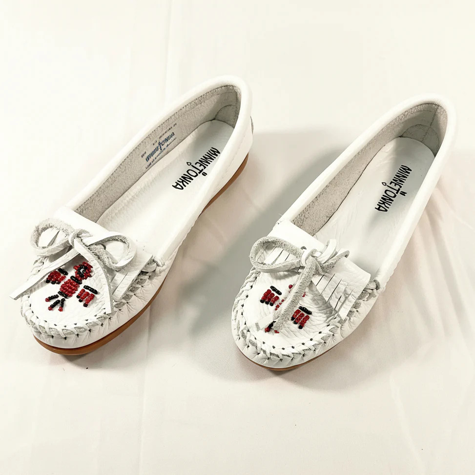 MINNETONKA White Leather Beaded Moccasin Loafers Women's Shoes Size 5.5