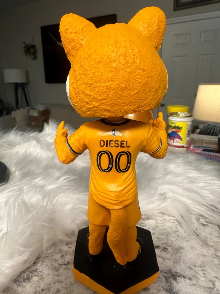 Bobblehead Houston Dynamo Mascote Diesel 00 Edição Limitada SGA 7” - Imagem 3 de 4