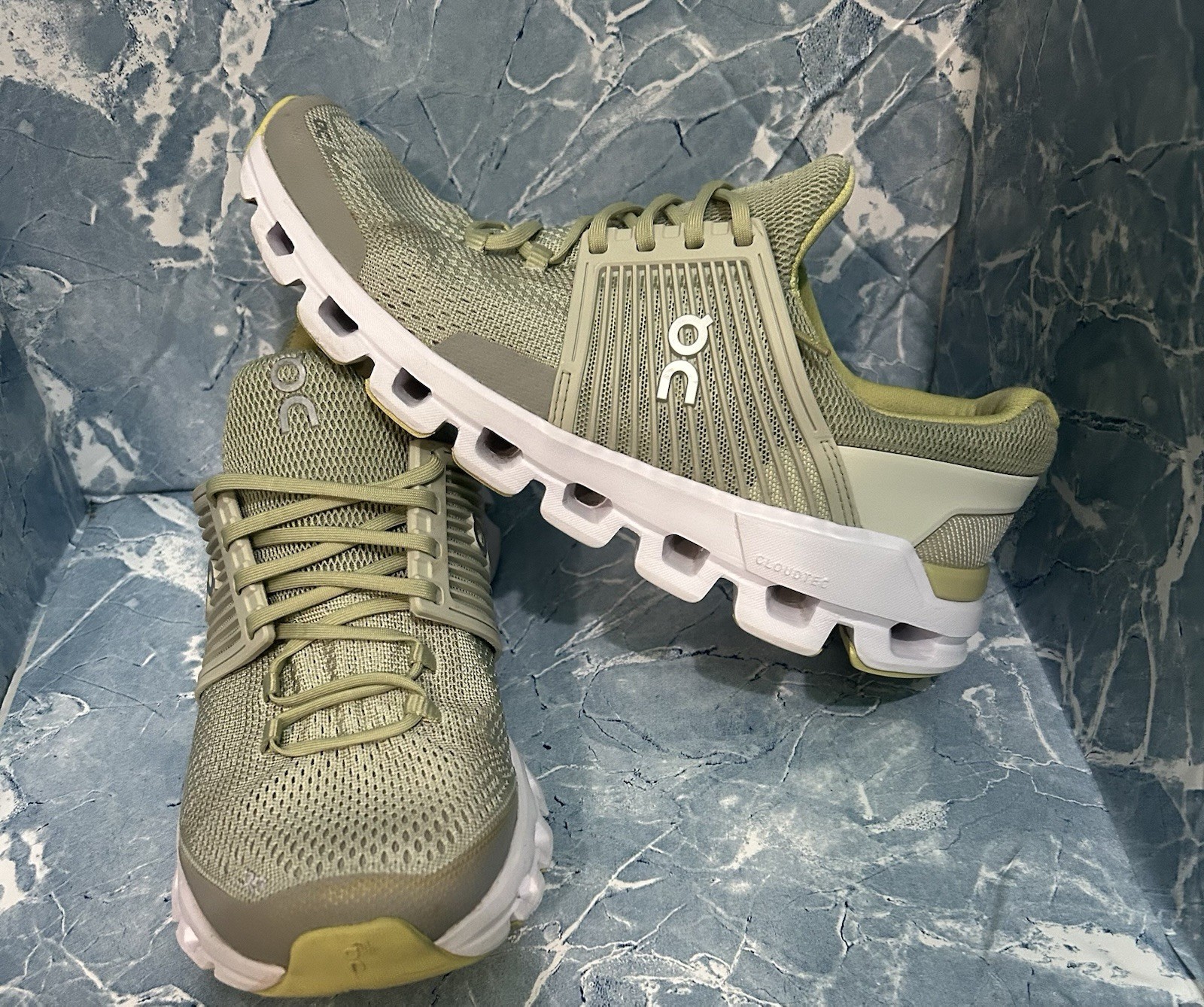 On Cloud Swiss Engineering Cloud Womens Size 8 - image 1