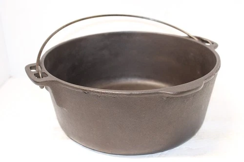 Griswold/Wagner Ware Cast Iron 5 Quart Dutch Oven (No Lid)