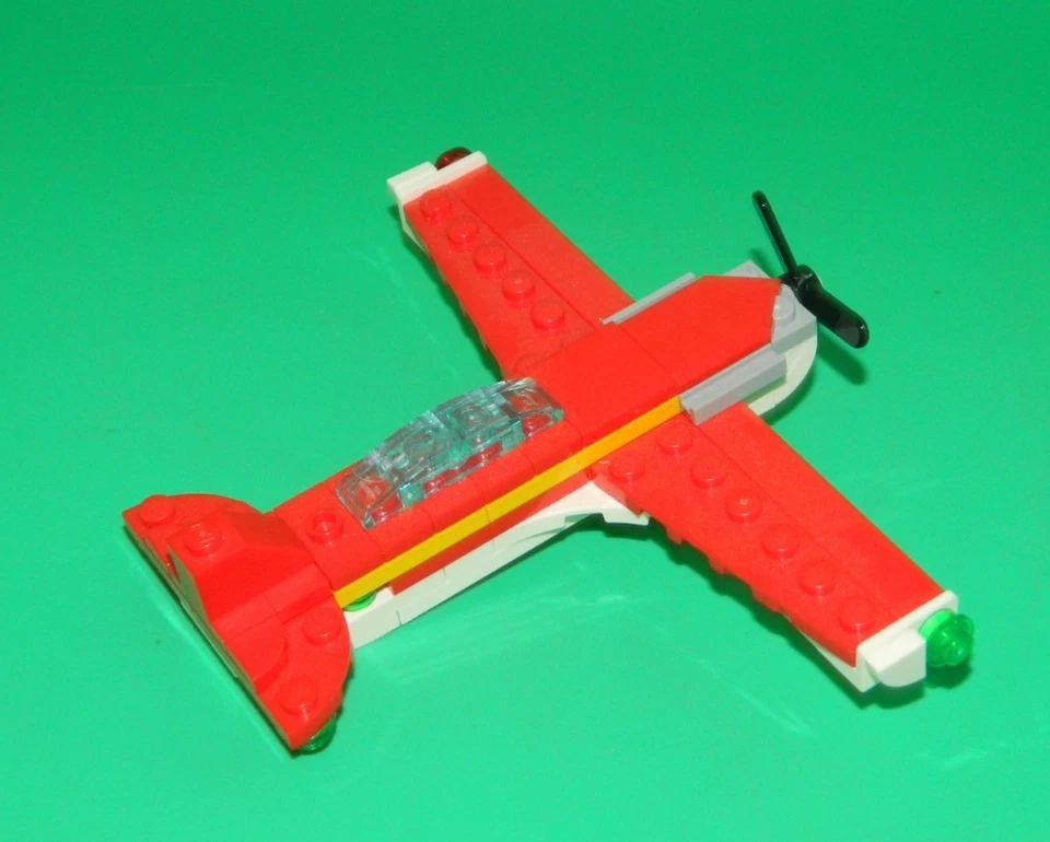 LEGO Creator 30669 Iconic Red Plane, photo 4 of 5