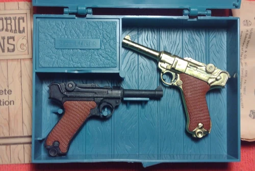 Vtg  Marx Collectors Historic Guns in Miniature 9MM LUGER Set of 2 guns w Case