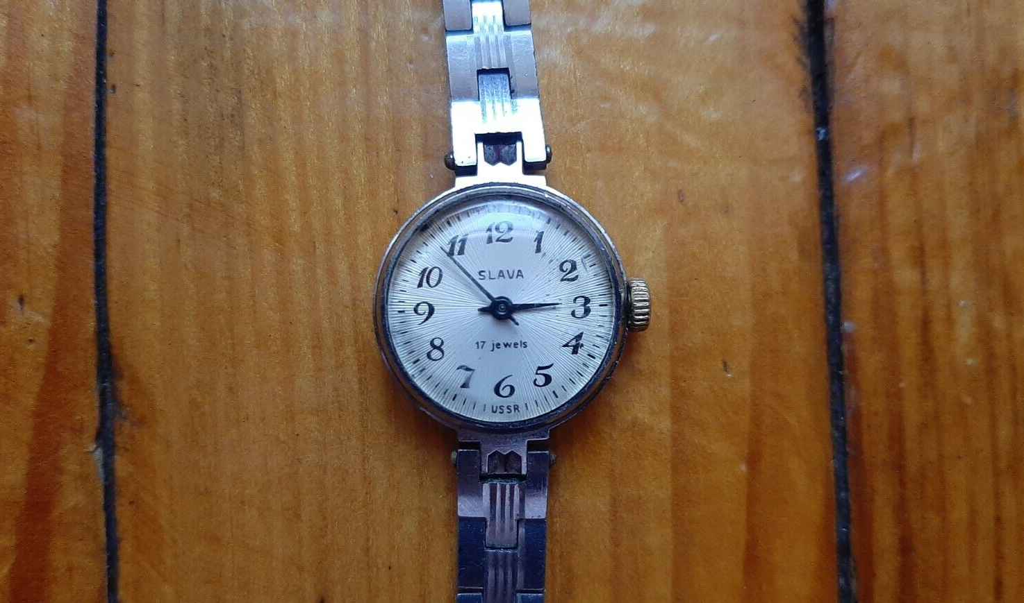 Vintage Soviet women's watch Slava mechanism 1601 USSR 17 Jewels guilloche dial