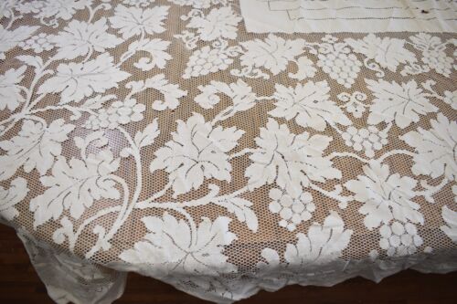 VINTAGE NEEDLE LACE GRAPE VINE TABLECLOTH 81" X 56" FANCY DINNER PARTY - Picture 7 of 14