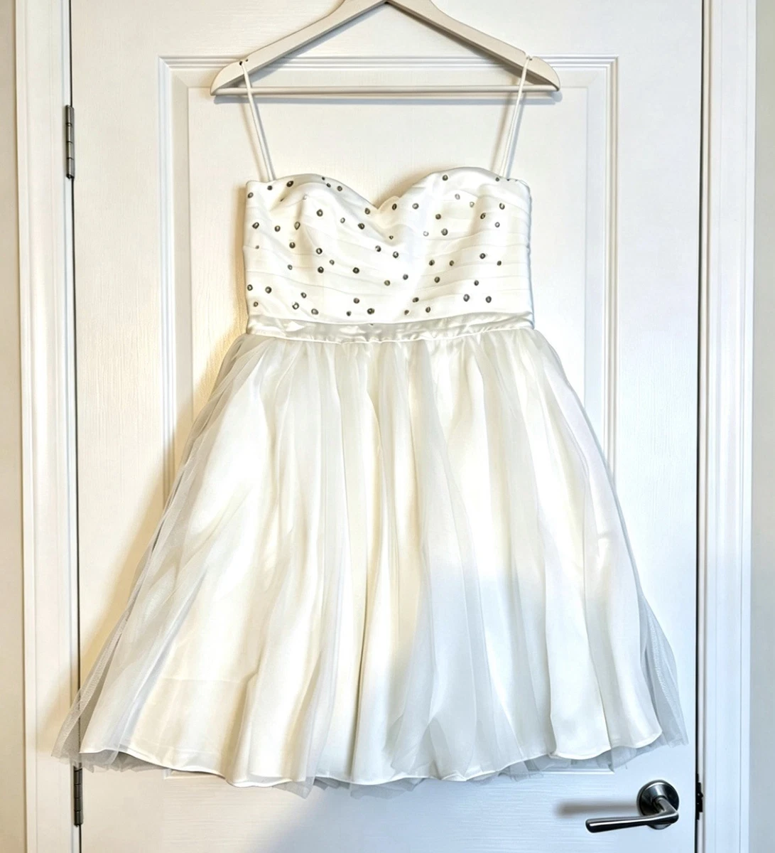 jane norman white dress Clothing for Women for sale A modern dramatic backless detail makes it the perfect backdrop for a newly adorned left hand Jane norman ❤️ satin -