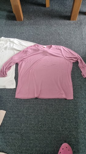 Bundle of 4 X Large 48" Ladies T Shirts short and long sleeve Blue Pink Cream - Bild 8 von 18