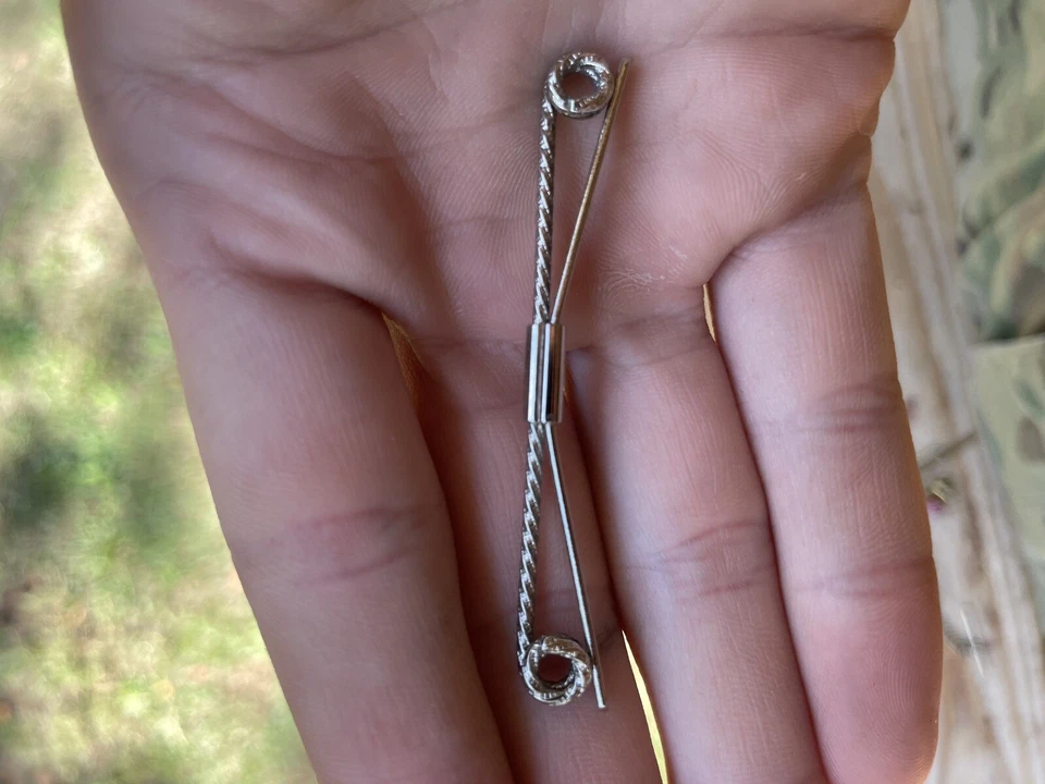 Clip de barra de cuello plateado vintage Foto 3 de 4