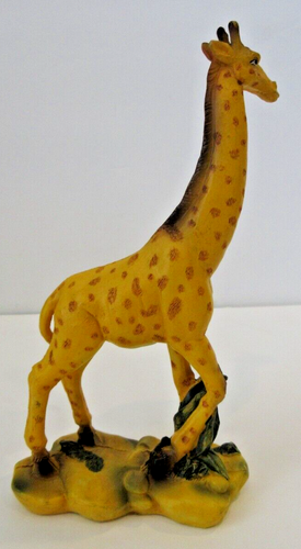 Giraffe in Savanna Sculpture Figurine - Amazing Life-like Resin w/ Felt Bottom - Picture 3 of 4