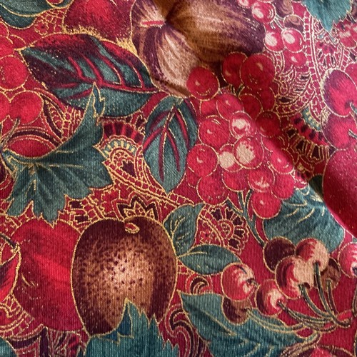 Canterbury Manor by Hoffman International Fabrics 42/43”widex29”+ Red/Gold/Green - Picture 3 of 7