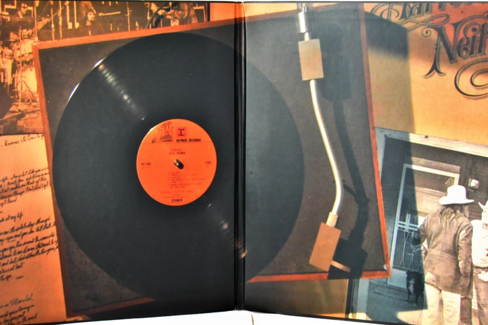 AUDIOPHILE CLASSIC NEIL YOUNG "Greatest Hits" 200g QUIEX #2LP + 7" Blue 45rpm - Image 4 of 4