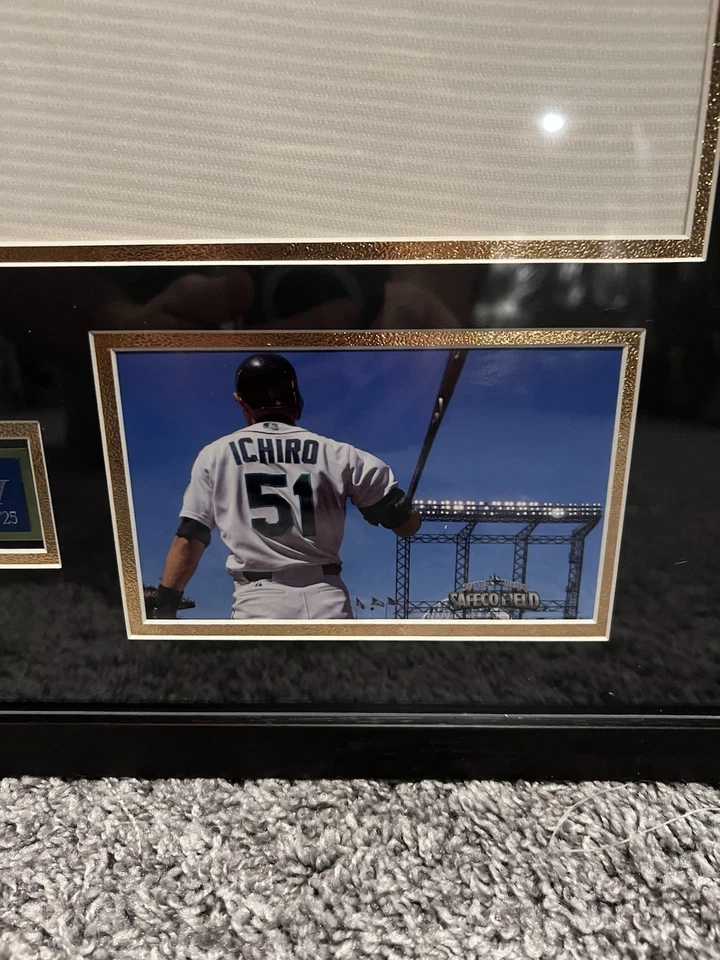 Camiseta deportiva Ichiro Suzuki Seattle Mariners autografiada enmarcada con certificado de autenticidad Beckett Foto 4 de 4