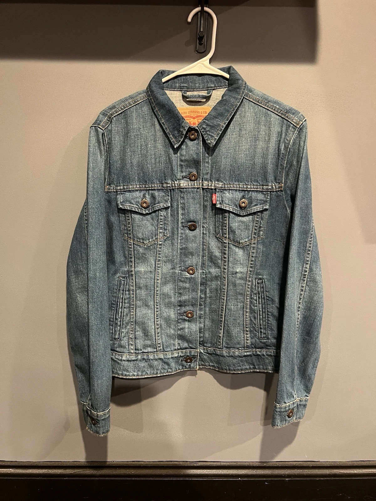 Levis Blue Denim Trucker Jean Jacket With Pockets Men’s Size Medium