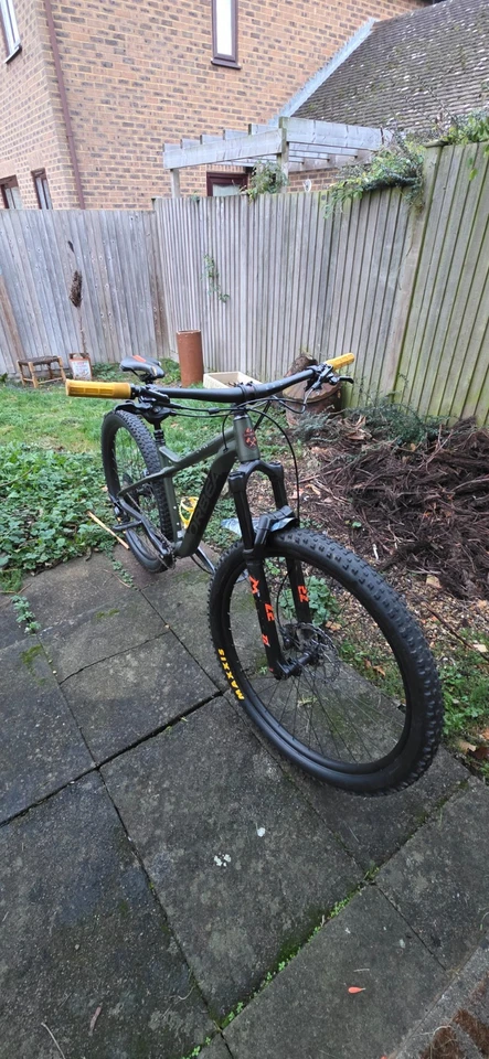 2021 Orbea Laufey H10 Hardtail MTB (Green, 29") – w/ Topeak Pump & Fox Helmet  - Image 2 of 4