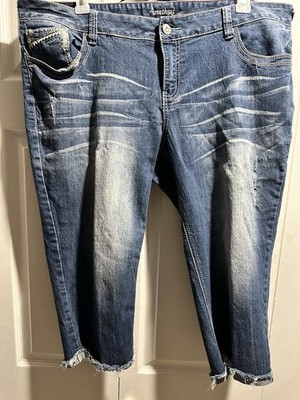 Amethyst Capri Jeans plus 20W  Distressed Ribbon Frayed cuff  Dark Wash 43x10x20