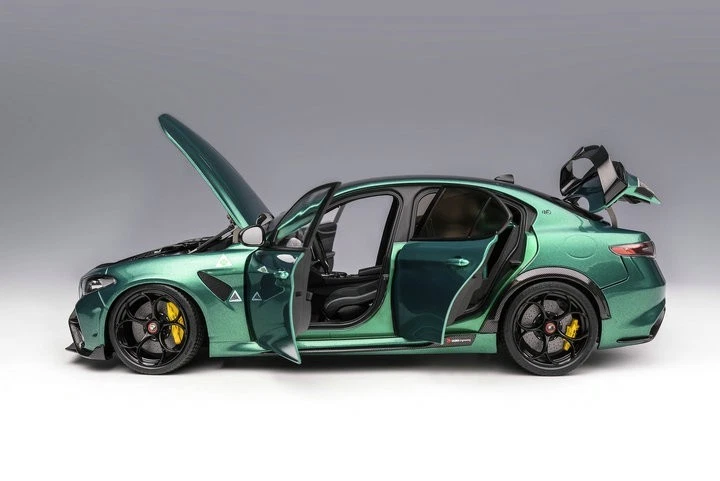 Alfa Romeo Giulia GTAm (Montreal Green) 1/18 Motorhelix M89008 - Photo 2/4