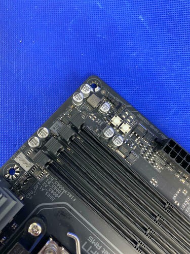 Placa madre GIGABYTE X870 Eagle WIFI7 AMD AM5 LGA 1718, ATX, DDR5, 4X M.2 - Imagen 4 de 9