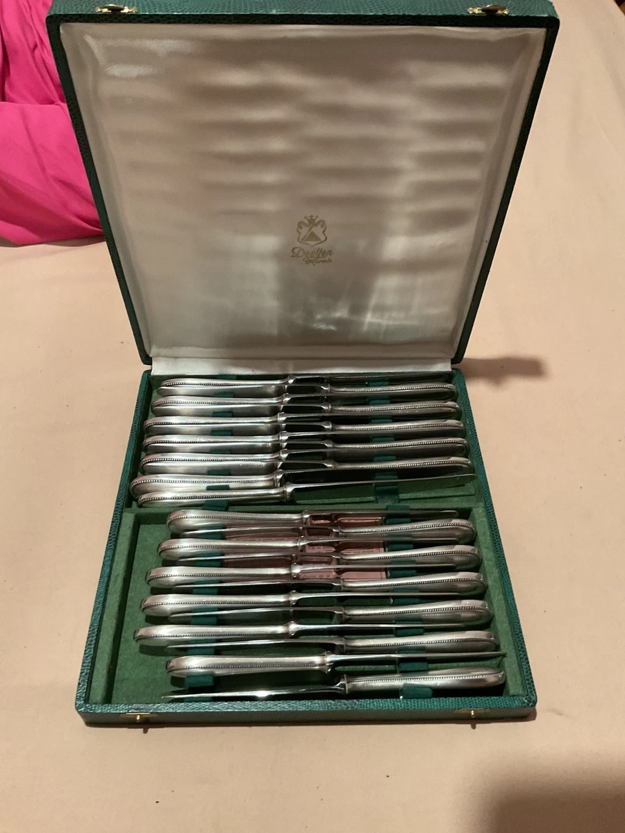 Écrin de 24 couteaux (12 table,12 entremet) metal argenté modèle Perles Deetjen