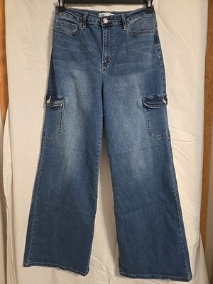 YMI HIGH-RISE SKATER JEANS SIZE 11/30 WITH FLARE LEGS AND SIDE POCKETS