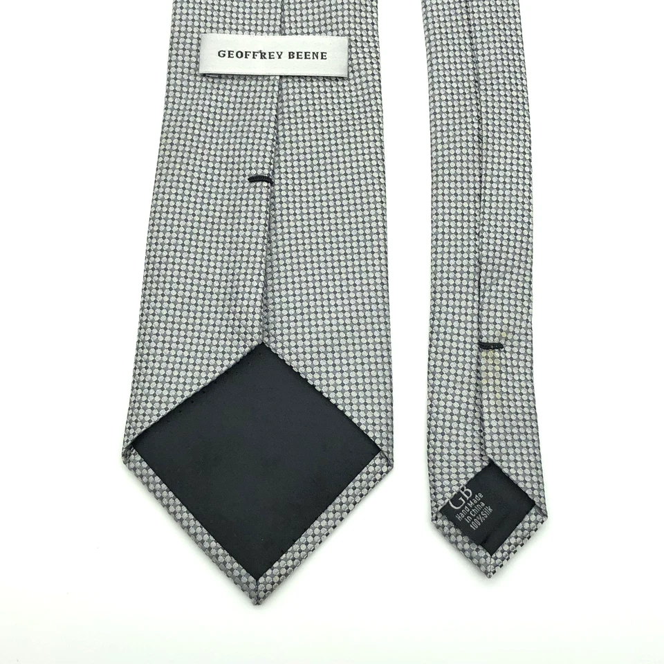 Geoffrey Beene Men's Silk Tie Silver and Grey 3.75 x 59" - Image 3 of 4